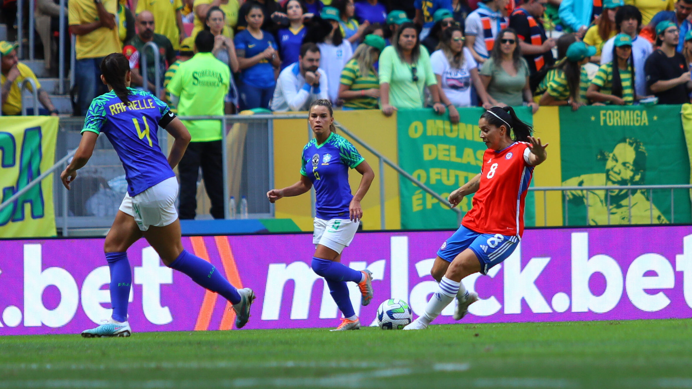 La era Luis Mena en la Selección Chilena comienza con derrota ante Brasil