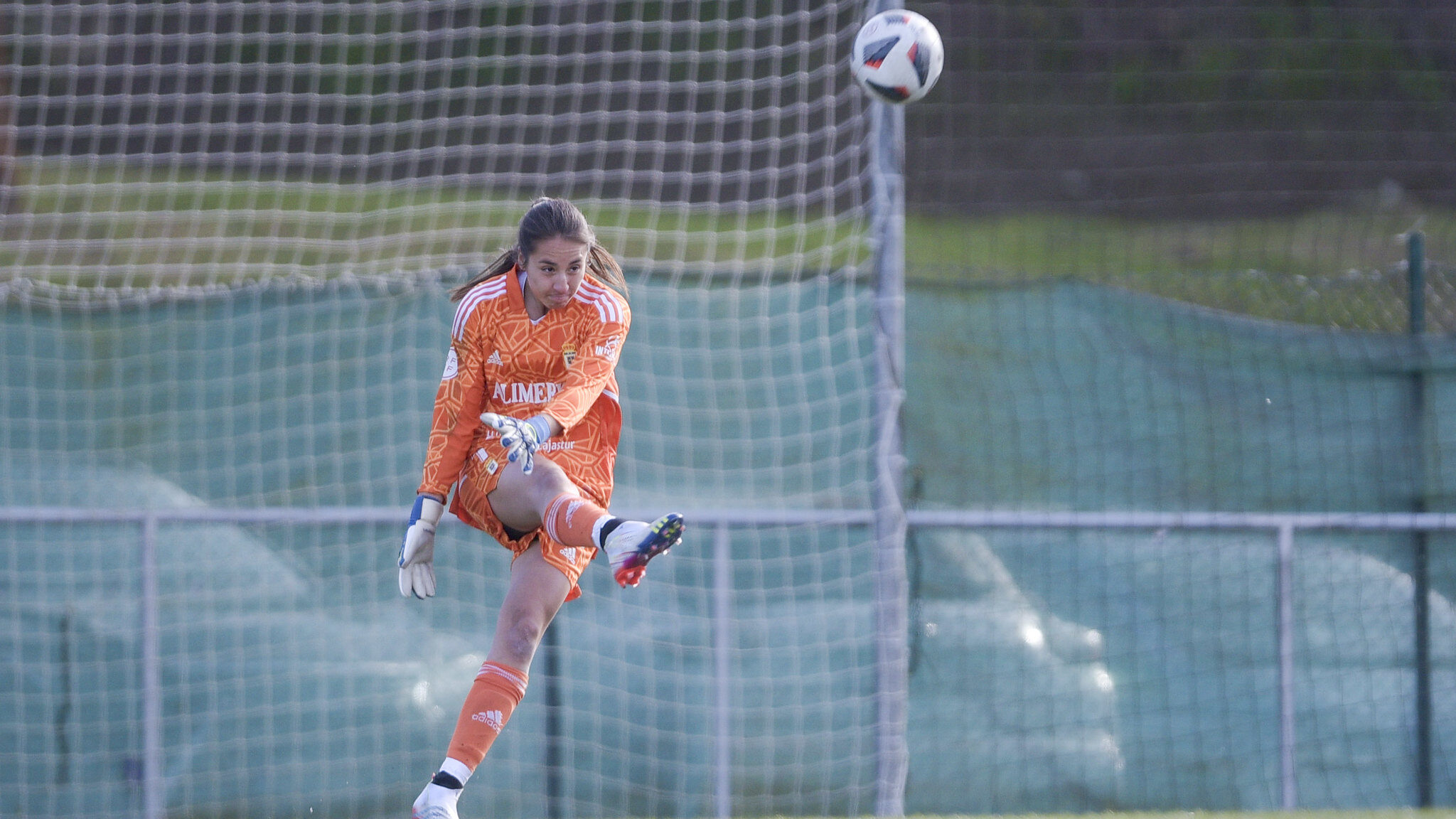 Antonia Canales le dice adiós al Real Oviedo luego de un semestre