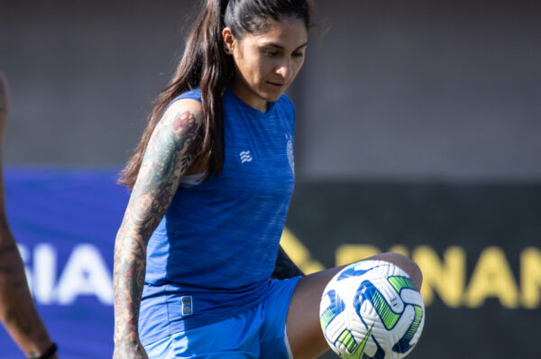 Bahía sigue en carrera en el Campeonato Bahiano con gol de Yenny Acuña