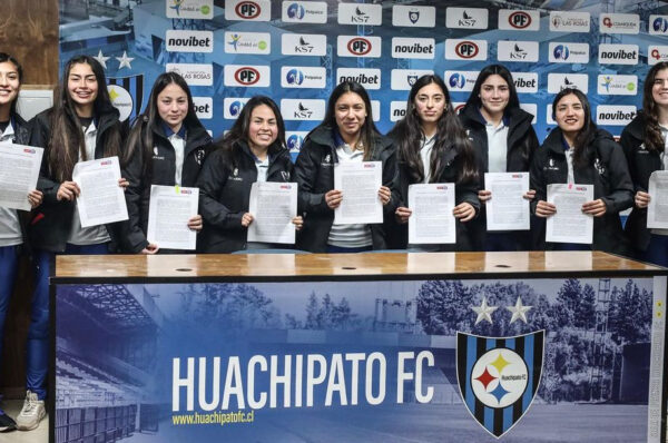 Huachipato entra a la profesionalización y presenta sus primeros nueve contratos