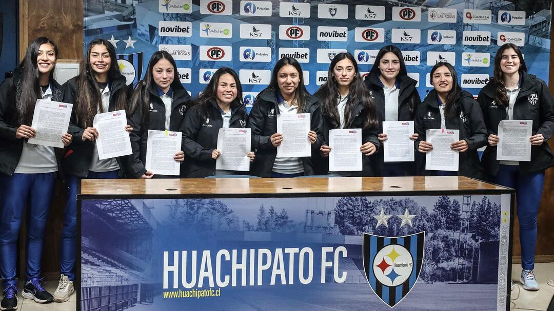Huachipato entra a la profesionalización y presenta sus primeros nueve contratos