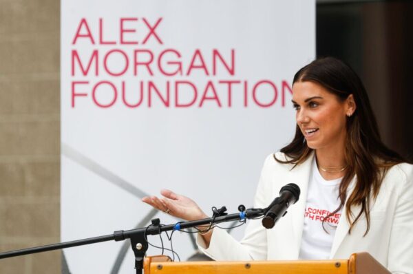 Alex Morgan y Asisat Oshoala son las primeras mujeres nominadas al premio Sócrates