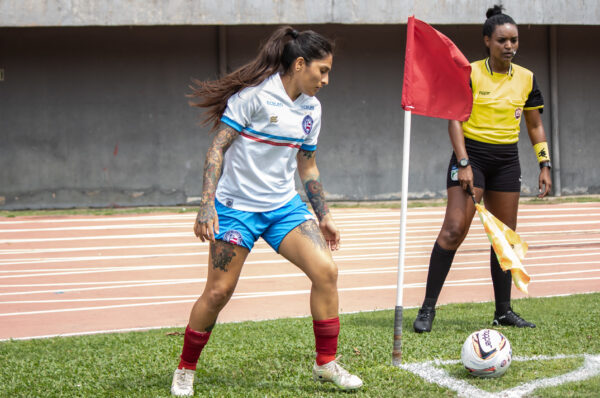 Yenny Acuña se luce con dos golazos en goleada del Bahía