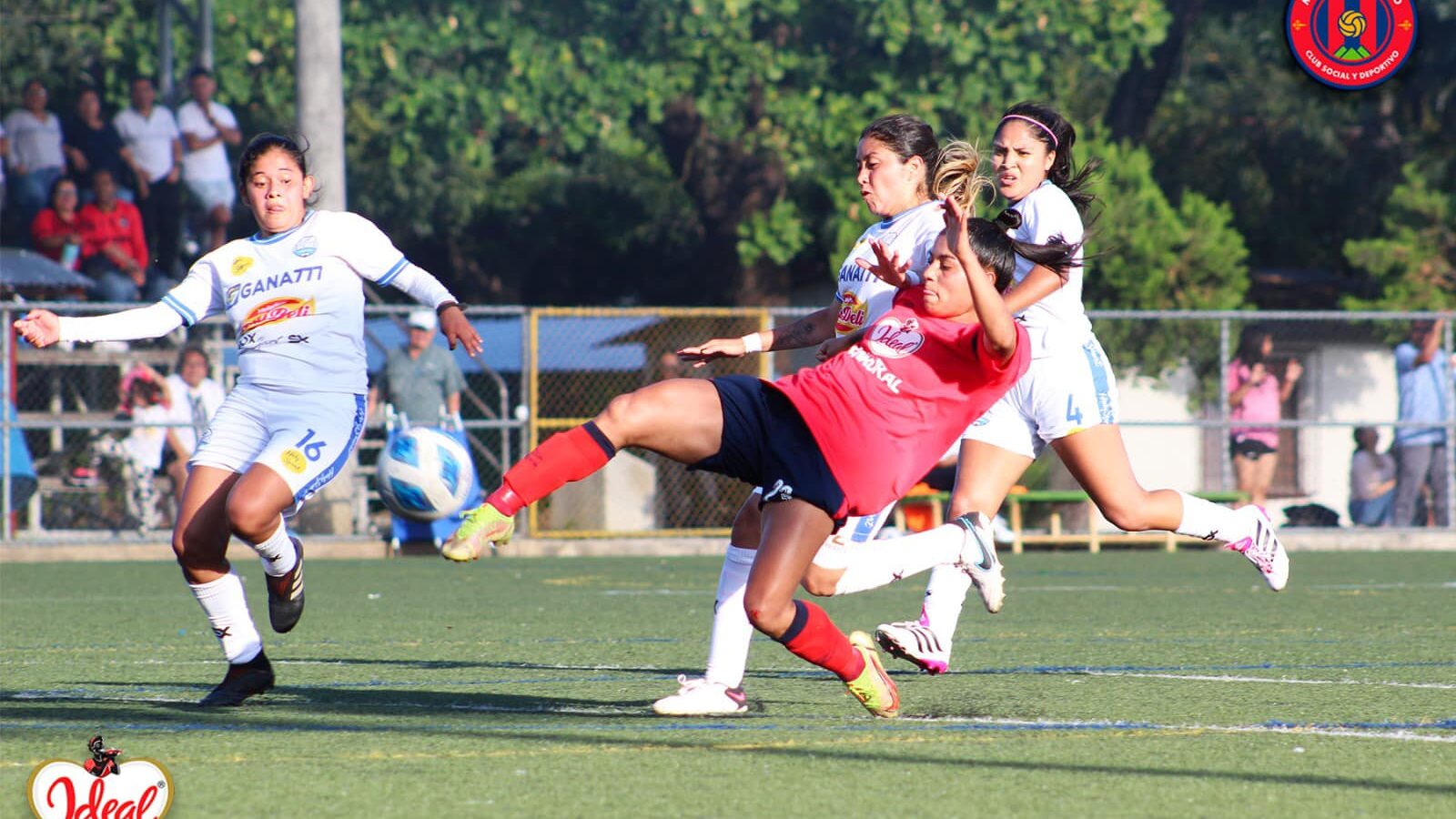 Javiera Roa se matricula con el primer hat-trick del torneo con Municipal