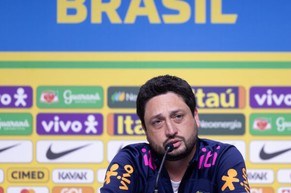 Arthur Elías dejará Corinthians y asume como DT de Brasil