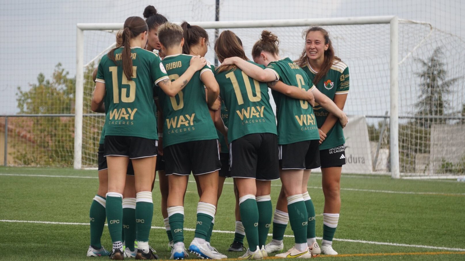 Sonya Keefe debuta en la Primera RFEF 23/24 con triunfo y gol