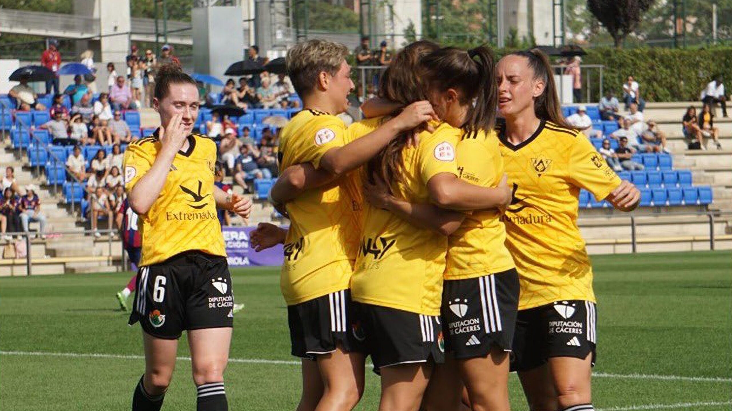 Sonya Keefe sigue en racha y anota gol con Cacereño ante el Barcelona B