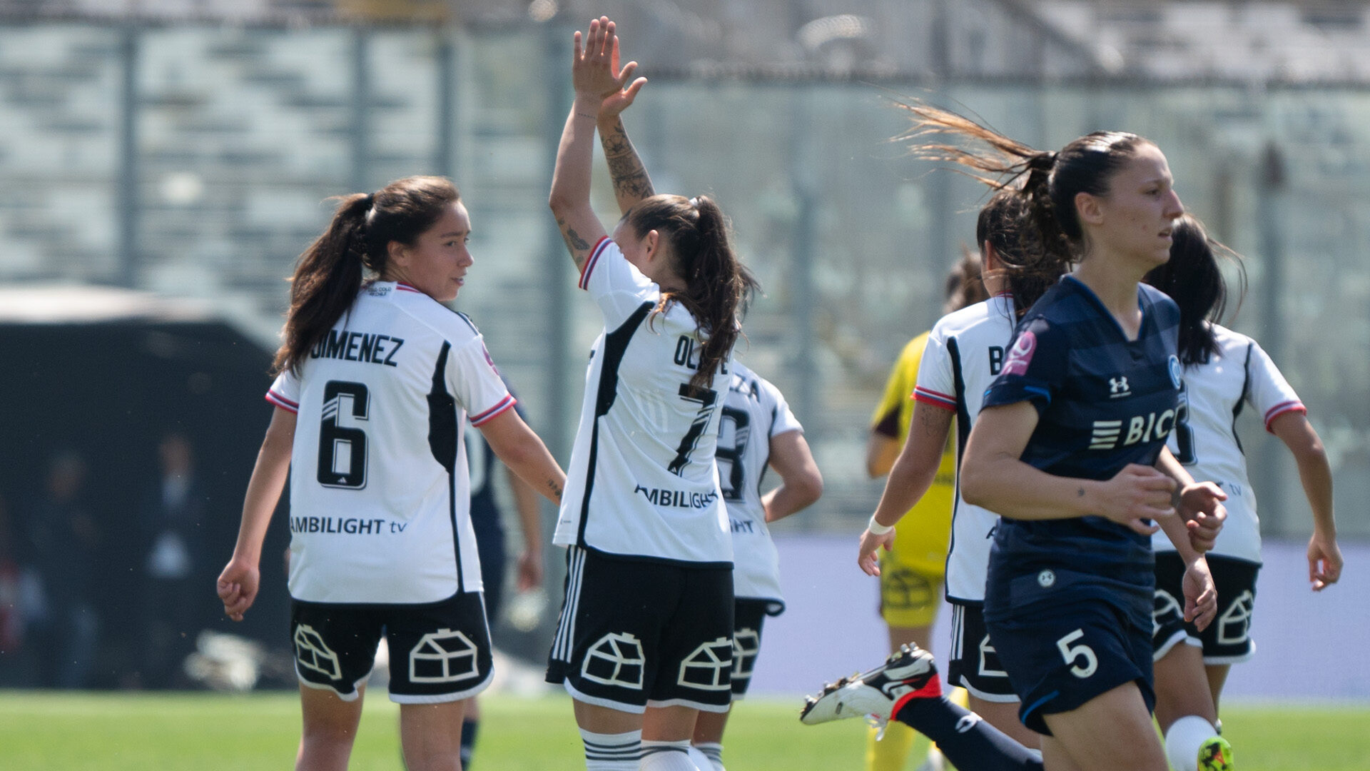 Colo-Colo derrota a Universidad Católica y ya piensa en Libertadores