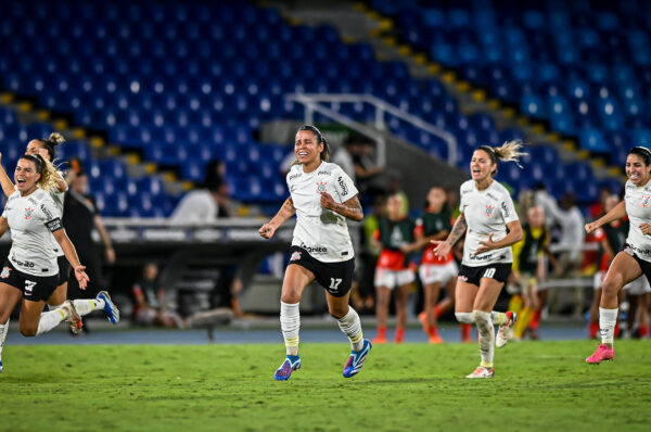 Corinthians supera a Internacional en penales y va a la final de Libertadores