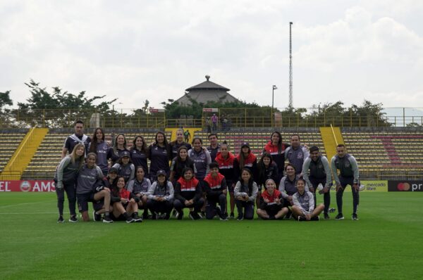 Colo-Colo reconoce cancha y adelanta su debut en la Libertadores 2023