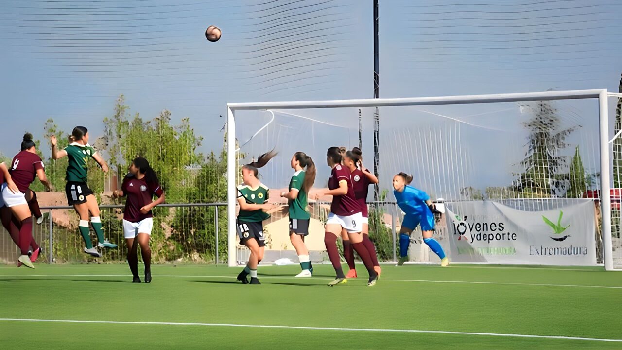 Sonya Keefe vuelve al gol en una nueva derrota del Cacereño