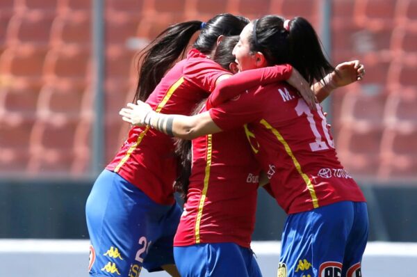 La invicta Unión Española derrota a Santiago Wanderers y asciende a Primera División