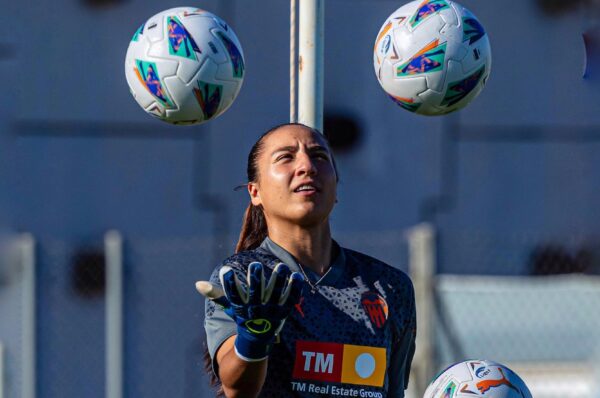 Antonia Canales debuta en la Primera División de España con el Valencia