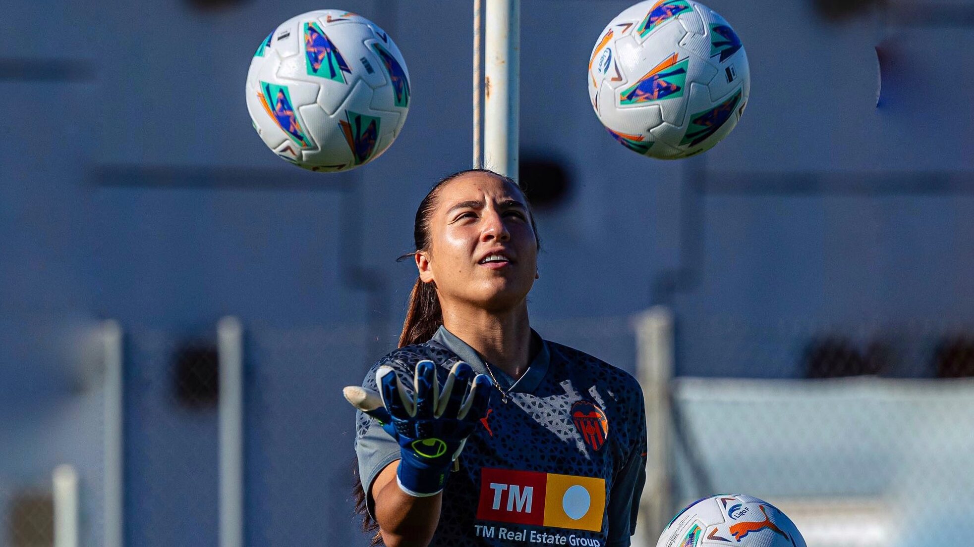 Antonia Canales debuta en la Primera División de España con el Valencia