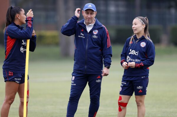 Luis Mena y los amistosos de La Roja vs Perú: “Nos van a servir para ver jugadoras jóvenes”