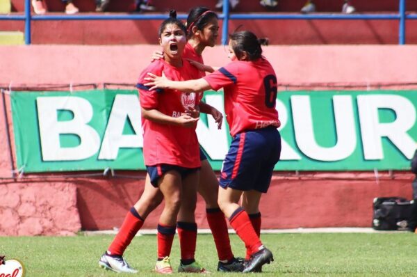 Javiera Roa vuelve al gol con Municipal y se acercan a play-offs
