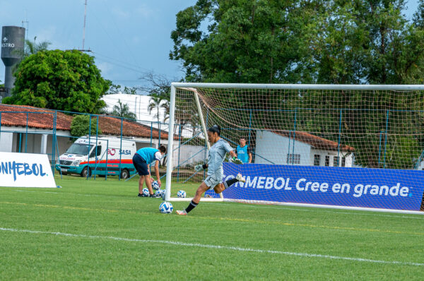 Constanza Barrientos brilla en el torneo Conmebol Evolución de Arqueros