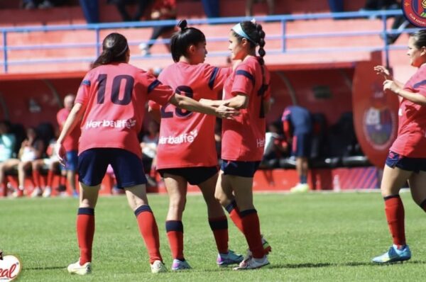 Javiera Roa se matricula con un póker pre play-offs en Guatemala