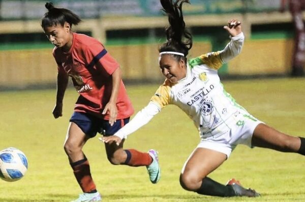 Javiera Roa y Municipal comienzan con derrota las finales en Guatemala