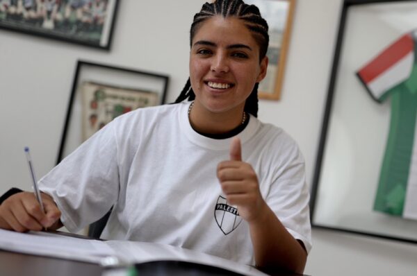 Palestino le da el primer contrato profesional a Tais Morgenstein