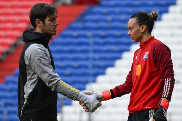 Olympique Lyon avanza a cuartos de final de UWCL con amargo empate