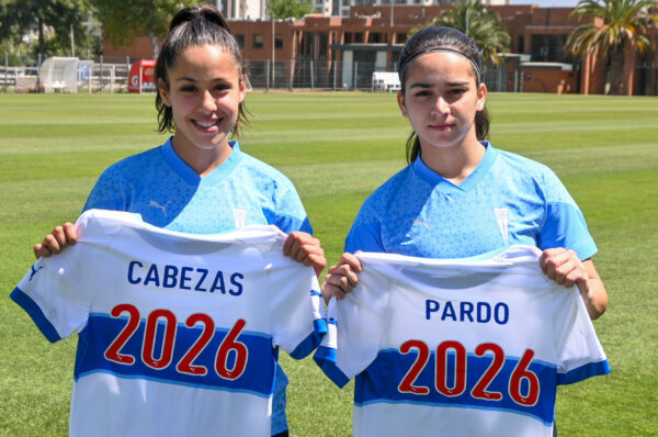 Vaitiare Pardo y Pamela Cabezas firman su primer contrato con la UC