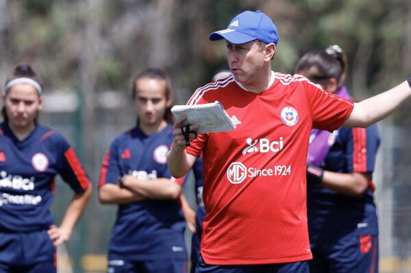 Luis Mena anticipa los amistosos de La Roja vs Jamaica: “Estamos muy contentos y motivados”
