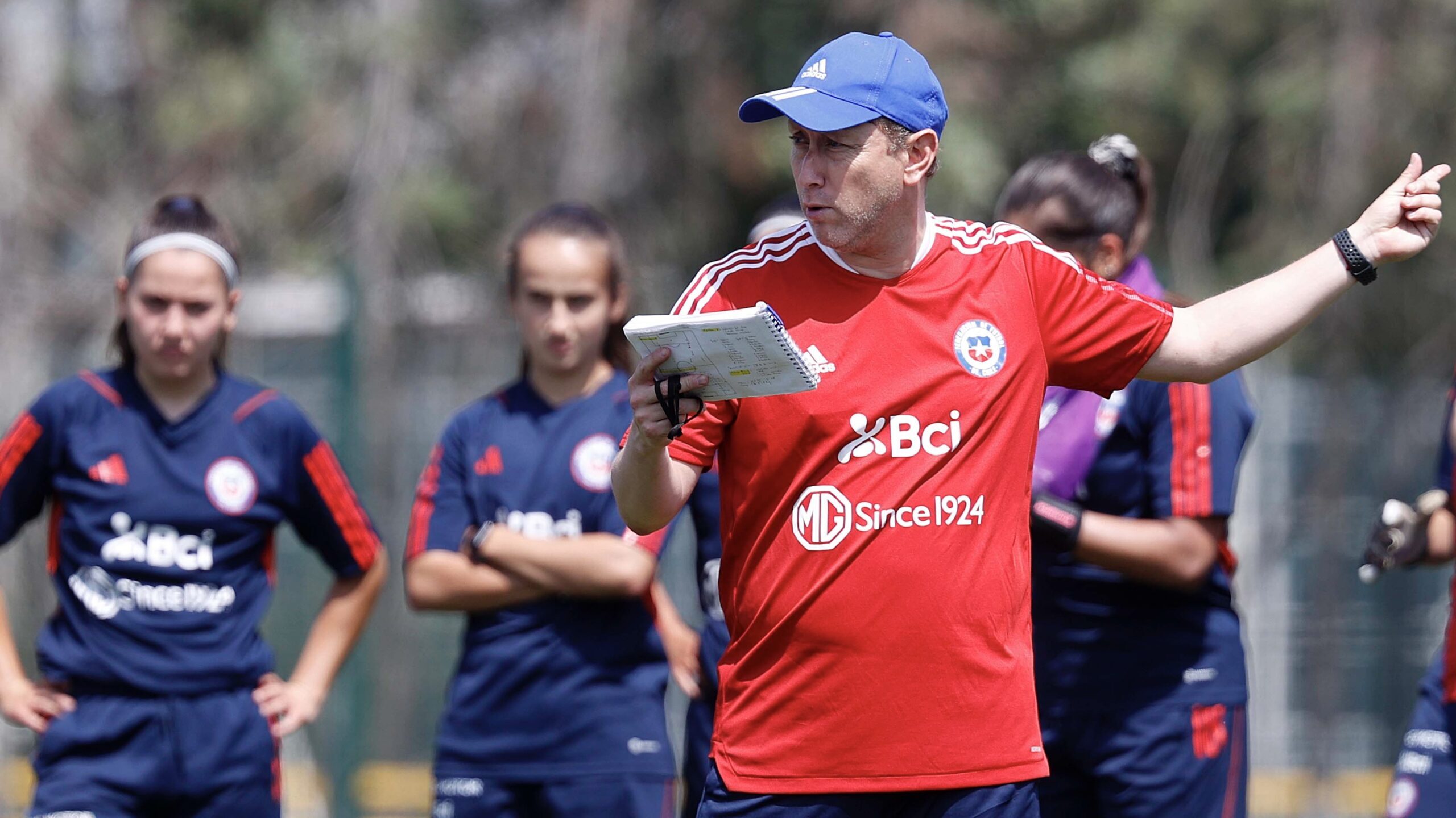 Luis Mena anticipa los amistosos de La Roja vs Jamaica: “Estamos muy contentos y motivados”