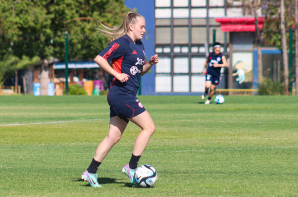 ¿Quién es Alessandra Valle, la chilena-australiana citada por La Roja?