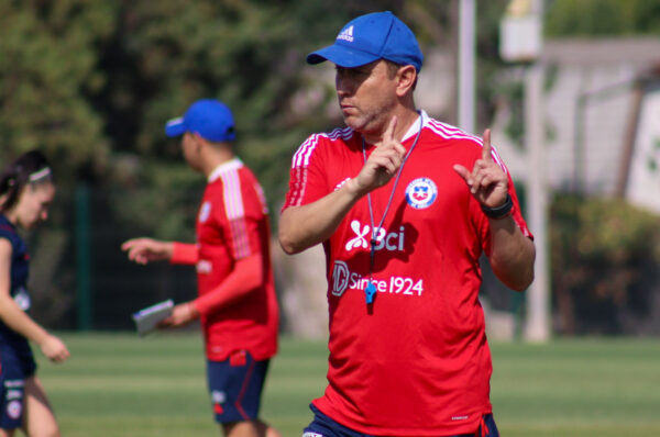 Luis Mena analiza el microciclo y proyecta los dos amistosos de La Roja frente a Jamaica