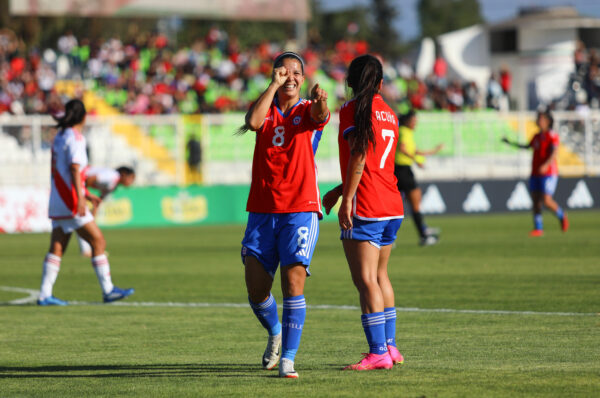 Karen Araya es la segunda baja de La Roja en esta fecha FIFA