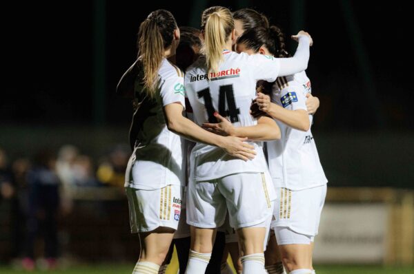 Olympique de Lyon golea al Montauban y avanza a semis de Copa de Francia