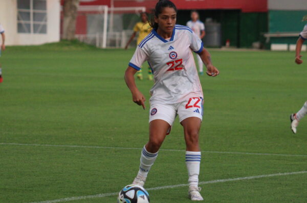 Kathalina Guerrero es nueva jugadora profesional con Deportes Iquique