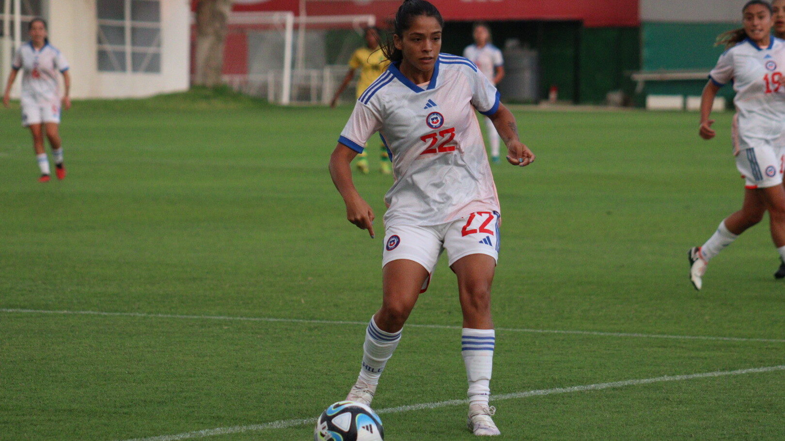 Kathalina Guerrero es nueva jugadora profesional con Deportes Iquique