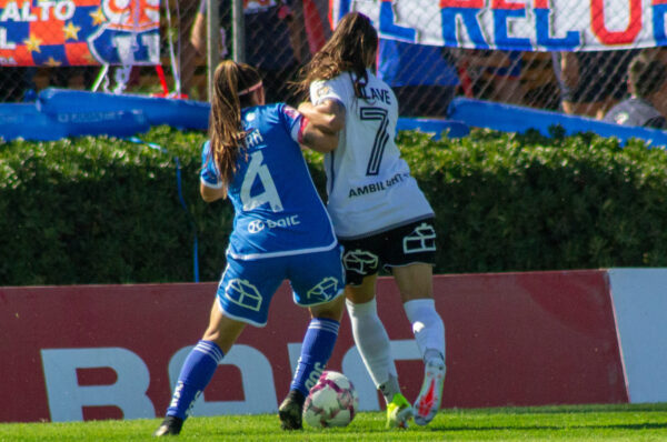 Colo-Colo vence agónicamente a Universidad de Chile en el Superclásico
