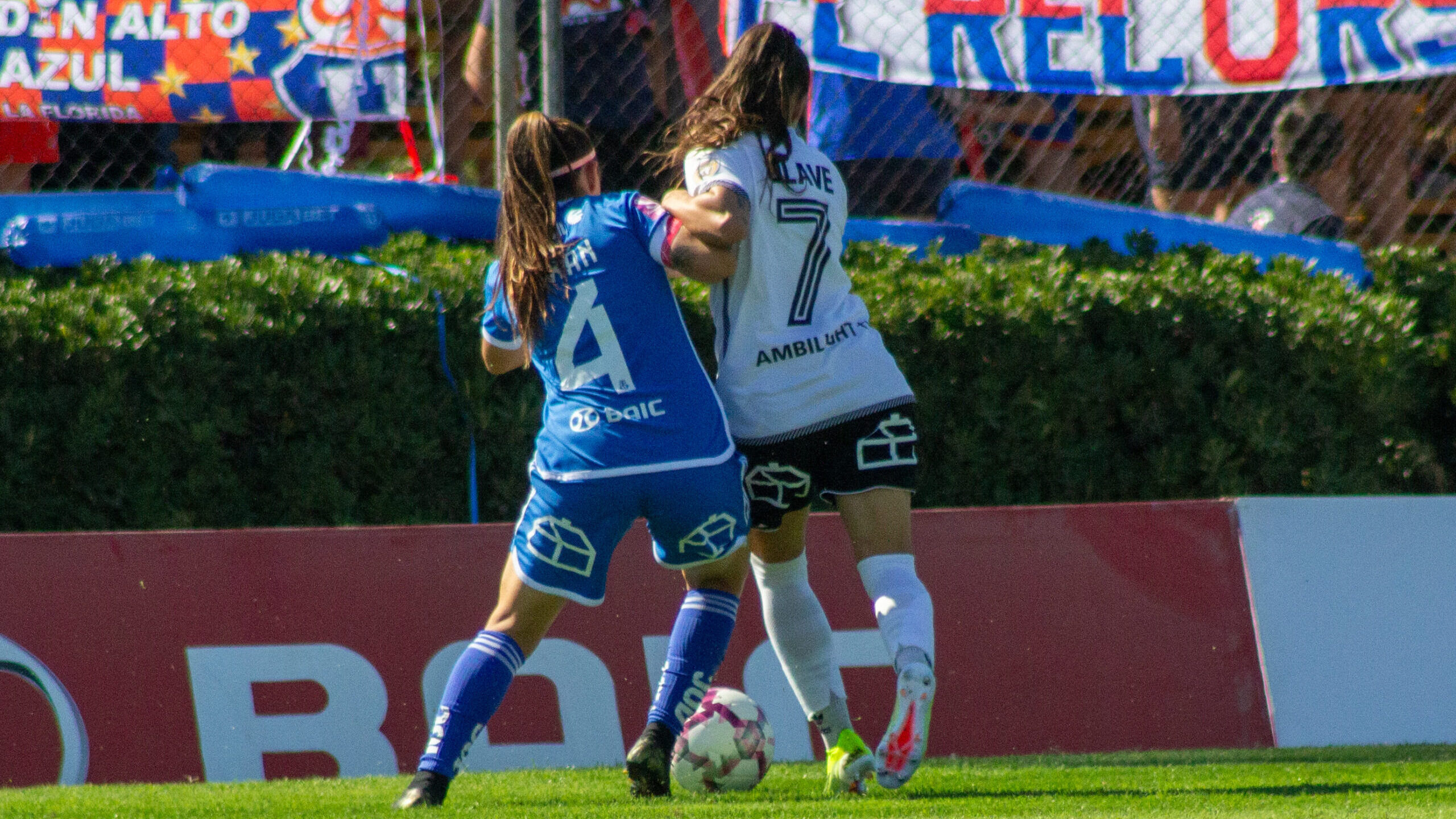 Colo-Colo vence agónicamente a Universidad de Chile en el Superclásico