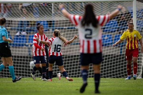 Rebeca Fernández cierra con gol la fecha FIFA con Paraguay
