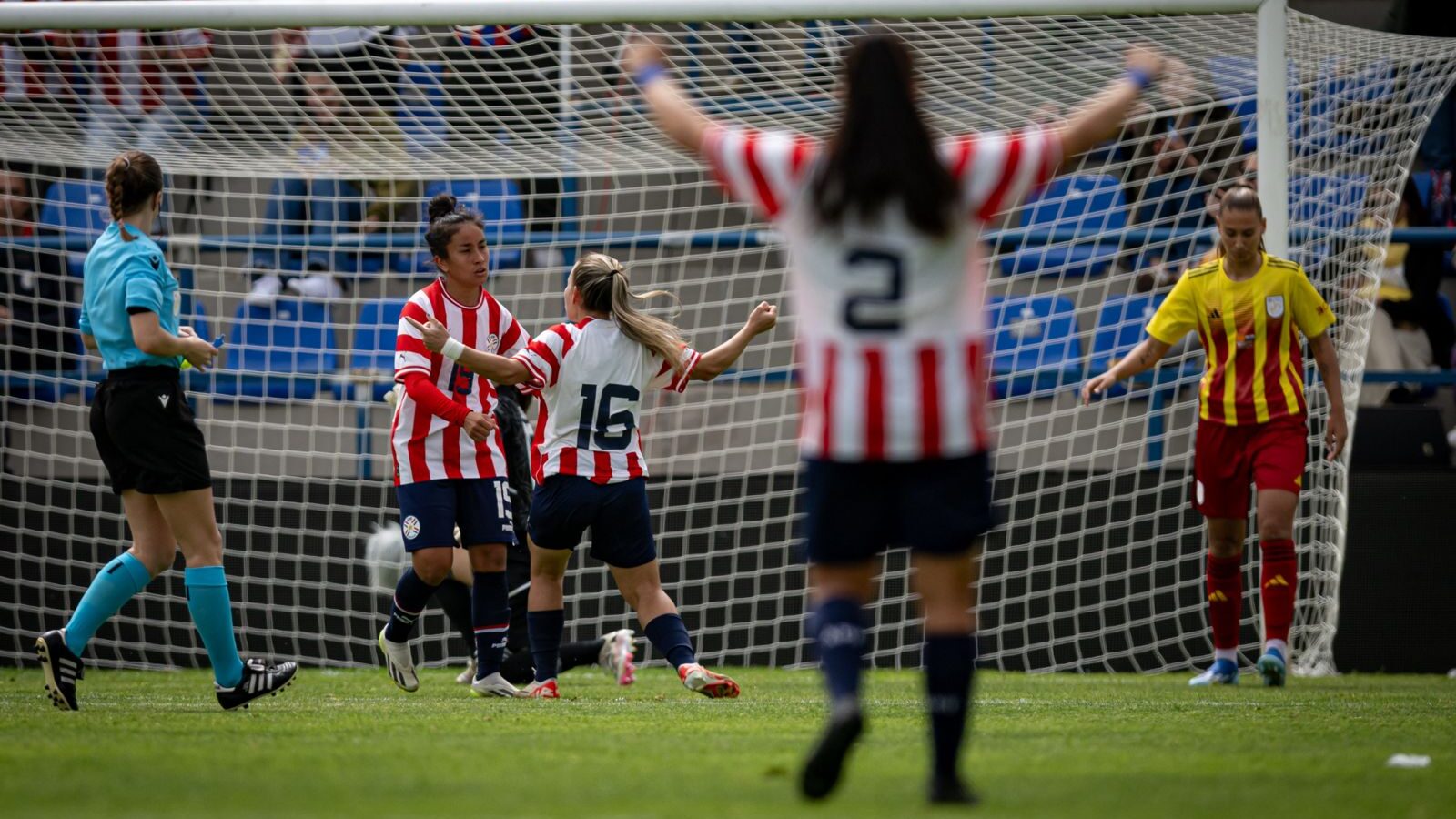 Rebeca Fernández cierra con gol la fecha FIFA con Paraguay