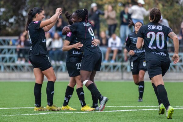 Santiago Morning golea a Palestino con hat-trick de Mary Valencia