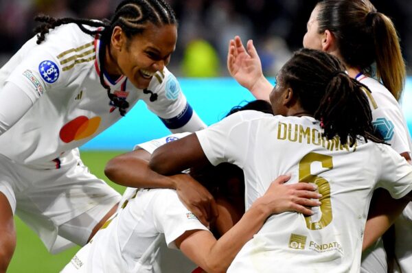 Olympique de Lyon da el primer golpe en UWCL con remontada épica al PSG