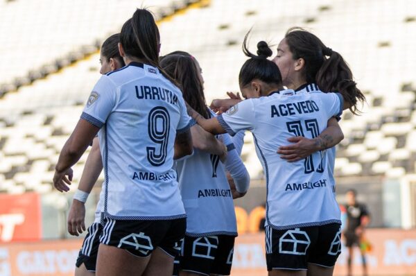 Colo-Colo derrota a Universidad Católica y continúa como líder