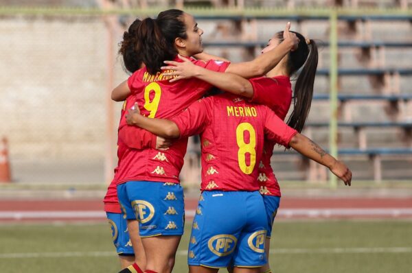 Unión Española triunfa ante Cobresal y ronda la parte alta de la tabla