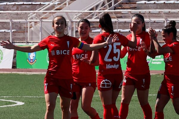 Universidad Católica vence con lo justo a Deportes Antofagasta en partido pendiente