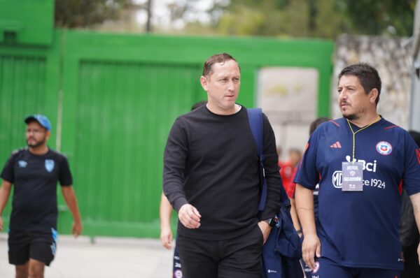 Luis Mena anticipa los amistosos de La Roja con Paraguay: “Es un buen rival”