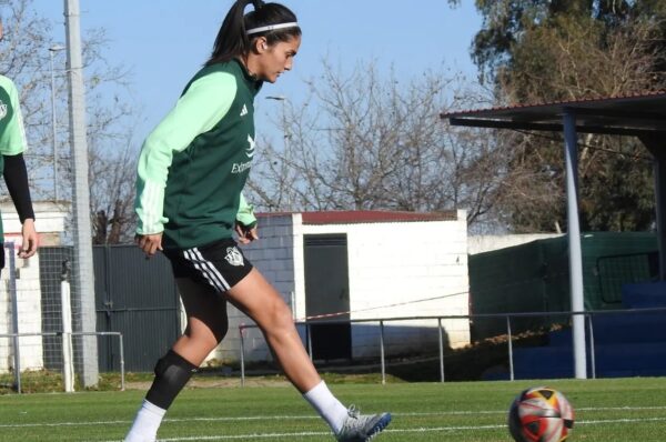 Bárbara Santibáñez renueva por quinta temporada con Cacereño