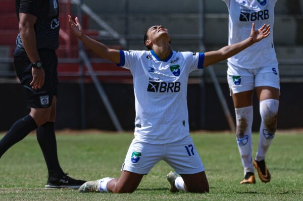 Laura De la Torre se matricula con golazo en el debut del Candango