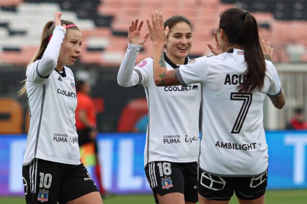 Colo-Colo golea a Palestino y acecha en la parte alta