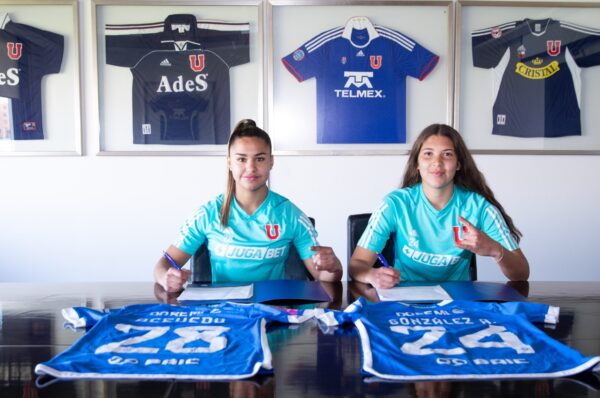 Florencia Acevedo y Emma González firman su primer contrato con la U