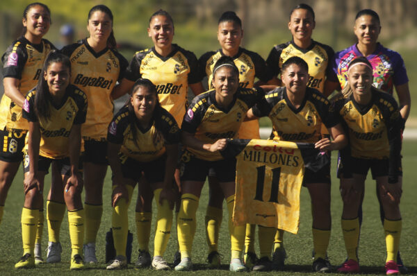 Coquimbo Unido golea y desciende en casa a Cobresal