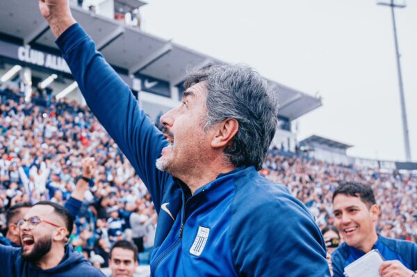José Letelier renueva como DT de Alianza Lima tras ser campeón